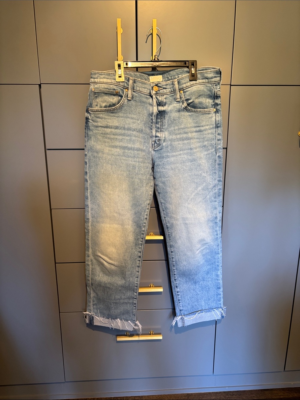Mother the scrapper cuff ankle fray size 29
